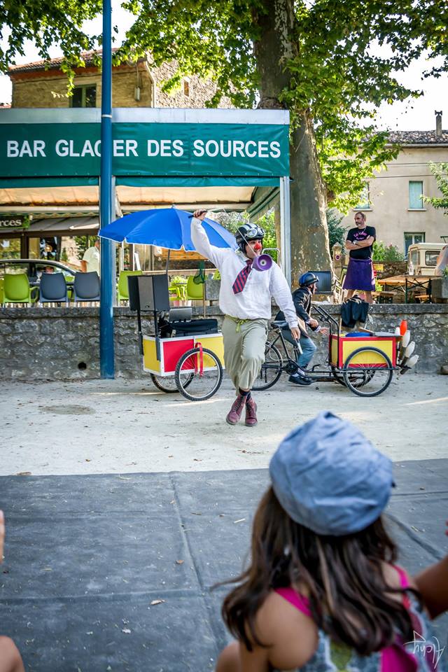 Spectacle clown & jonglerie, spectacle famillial, spectacle jeune publique, spectacle enfant, clown auguste, cie rhone alpes, jonglage